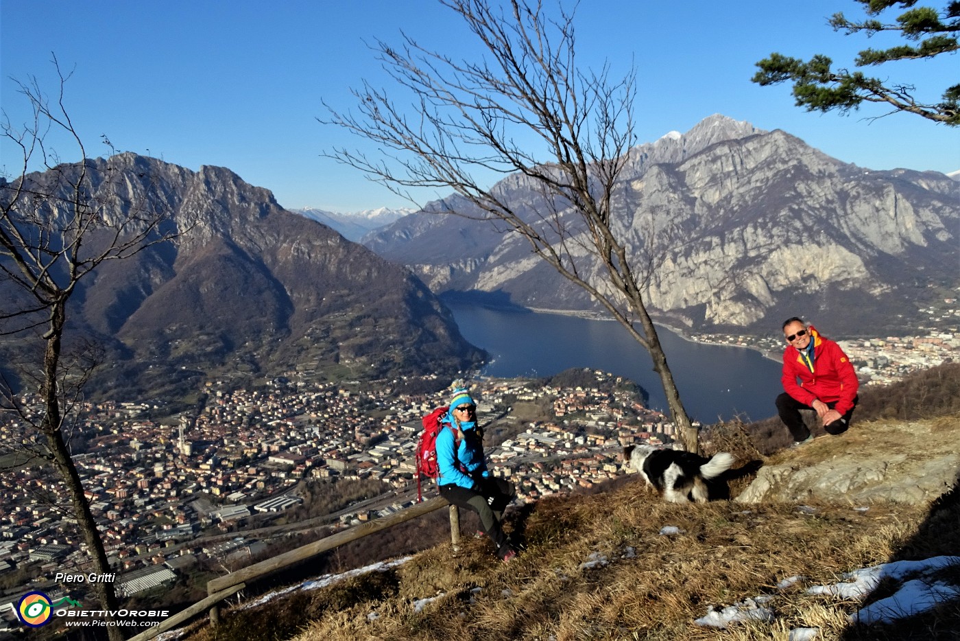 74 Vista su Valmadrera, Moregallo e , oltre il Lago di Como, San Martino, Coltignone, Grignetta.JPG